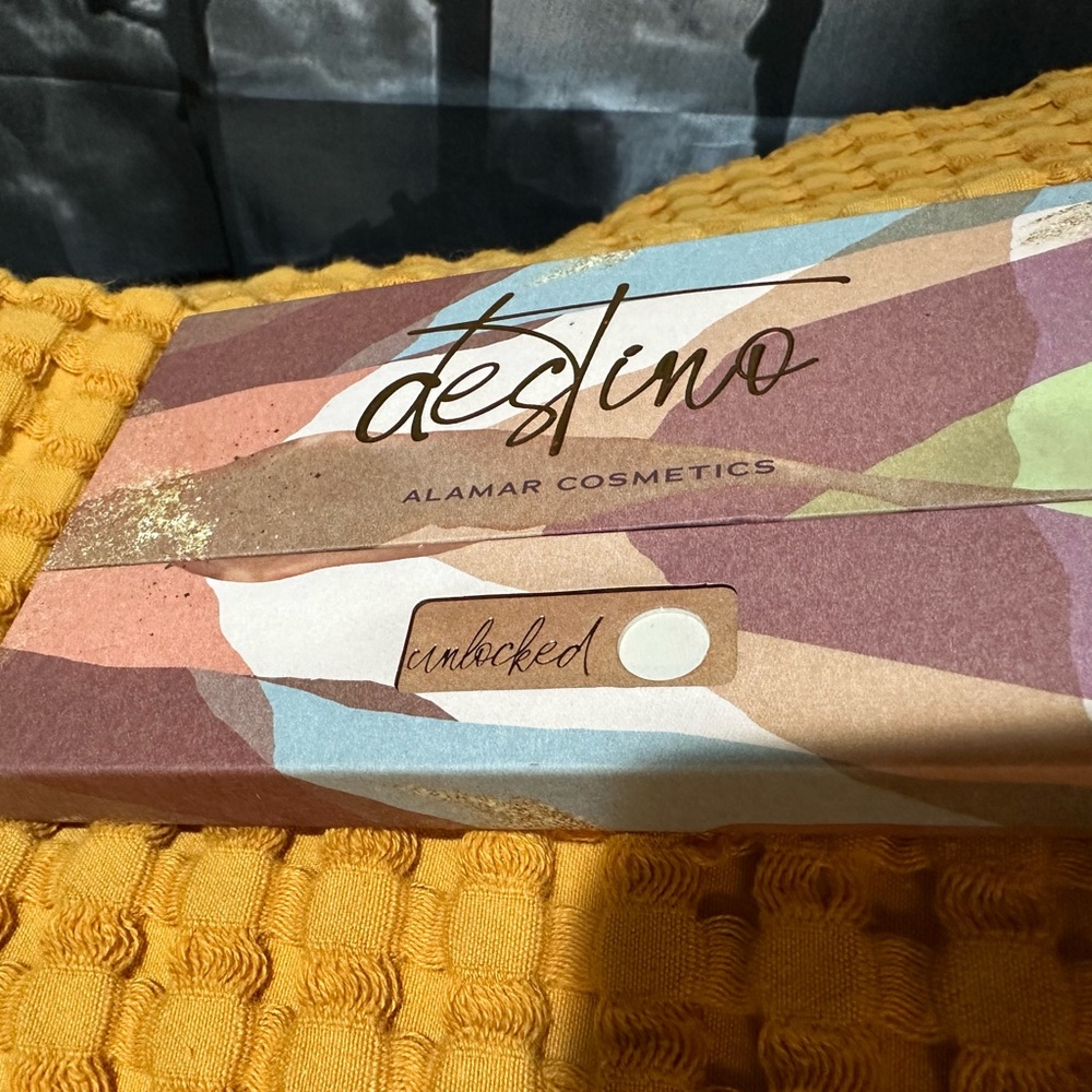 Alamar Cosmetics Desino Eyeshadow Palette - Multicolor